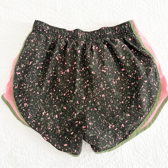 Nike Women's Dri Fit Tempo Green Pink Running Shorts Medium - Picture 4 of 4